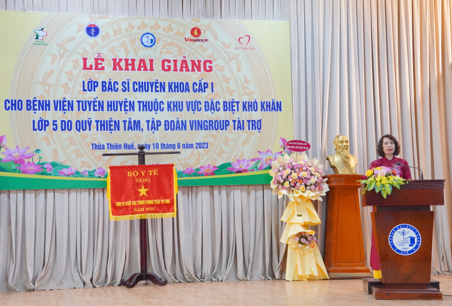 Thứ trưởng Bộ Y tế Nguyễn Thị Liên Hương phát biểu tại buổi lễ. Thứ trưởng Bộ Y tế Nguyễn Thị Liên Hương phát biểu tại buổi lễ.