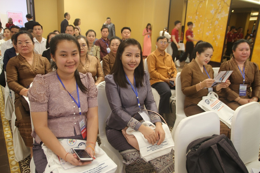 Nhiều giáo sư, chuyên gia khu vực tiểu vùng sông Mê Kông đến Huế góp ý về sức khỏe cộng đồng. Nhiều giáo sư, chuyên gia khu vực tiểu vùng sông Mê Kông đến Huế góp ý về sức khỏe cộng đồng.