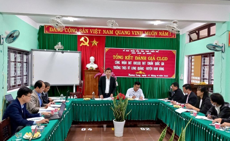 Một buổi đánh giá công nhận trường đạt chuẩn quốc gia của Sở GD&ĐT tỉnh Thừa Thiên - Huế. Một buổi đánh giá công nhận trường đạt chuẩn quốc gia của Sở GD&ĐT tỉnh Thừa Thiên - Huế.
