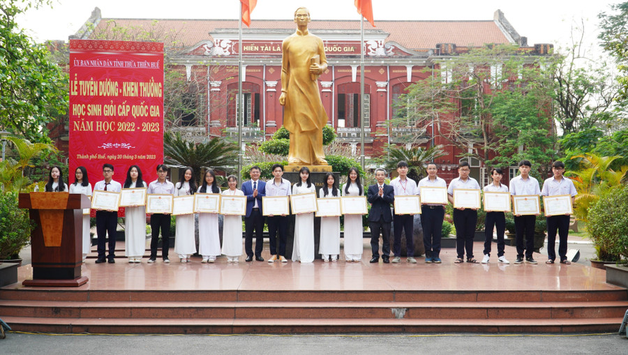 Các học sinh đoạt giải Ba. Các học sinh đoạt giải Ba.