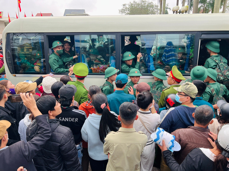 Toàn bộ ở các điểm giao, nhận quân tỉnh Thừa Thiên - Huế, 100% thanh niên phấn khởi, tự tin lên đường tòng quân theo tiếng gọi thiêng liêng của tổ quốc.