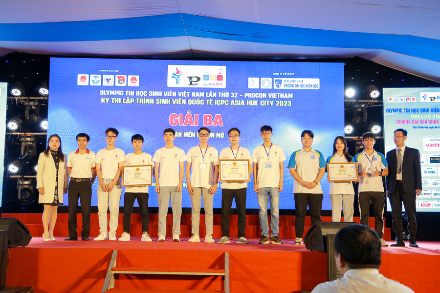 Các đội thi đạt giải Ba của cuộc thi phần mềm nguồn mở. Các đội thi đạt giải Ba của cuộc thi phần mềm nguồn mở.