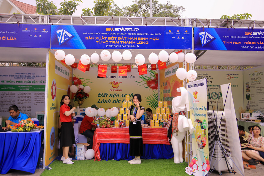 Ý tưởng sản xuất bột đất nặn từ vỏ trái thanh long giúp bảo vệ sức khỏe và môi trường.