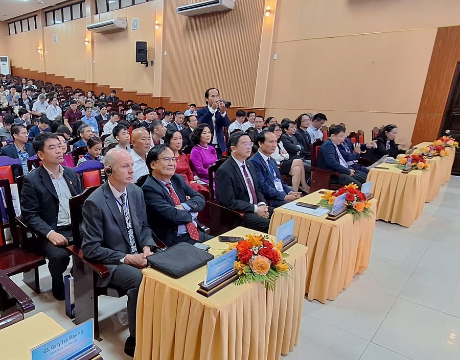 Nhiều chuyên gia đầu ngành trong nước và quốc tế về tham dự hội thảo. Nhiều chuyên gia đầu ngành trong nước và quốc tế về tham dự hội thảo.