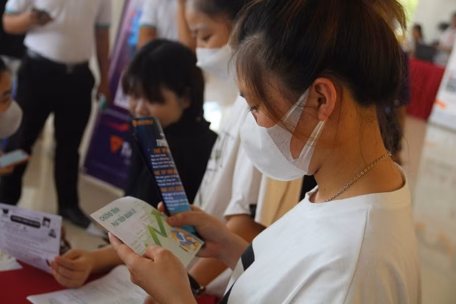 Sinh viên có cơ hội tiếp cận với gần 500 vị trí việc làm, thực tập sinh tại ngày hội.