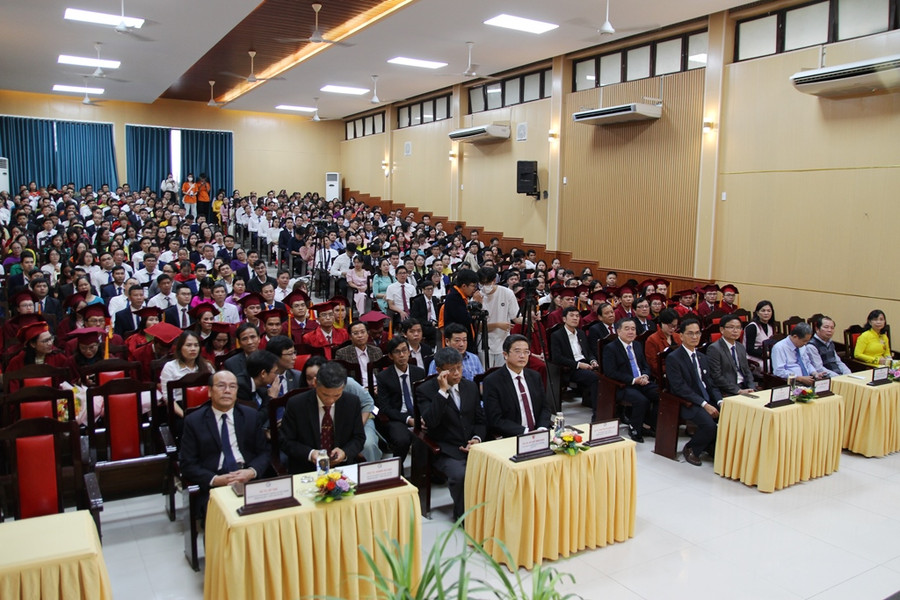 Lễ tốt nghiệp và trao bằng Chuyên khoa cấp I, khoá 2021-2023 tại Trường ĐH Y - Dược, ĐH Huế.