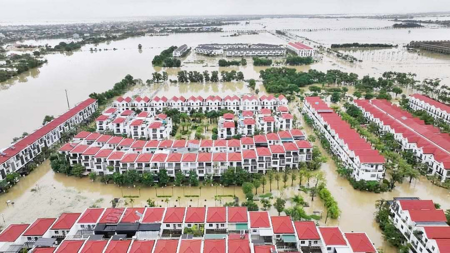 Một khu đô thị mới tại Thừa Thiên - Huế bị ngập trong lũ. (Ảnh: Quang Tuấn)