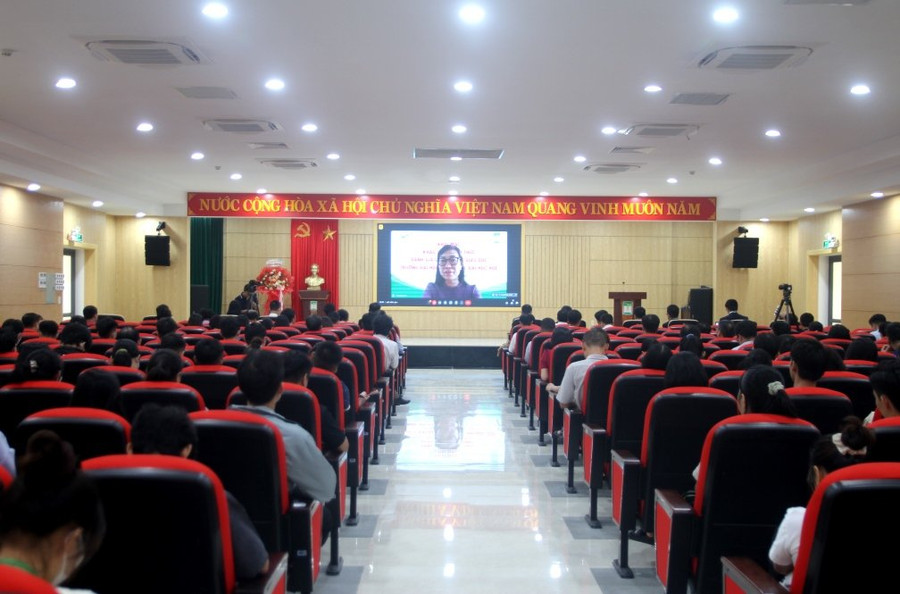 Quá trình đánh giá chất lượng giáo dục chu kỳ 2 tại Trường có 25 tiêu chuẩn và 111 tiêu chí.