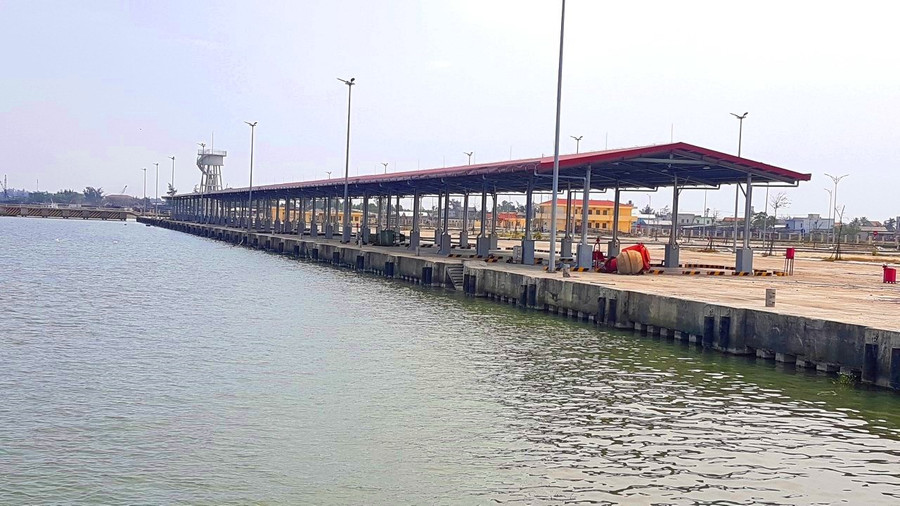 Cảng cá Thuận An hiện đang chậm do thực hiện chi phí dự phòng các công trình phụ. Cảng cá Thuận An hiện đang chậm do thực hiện chi phí dự phòng các công trình phụ.