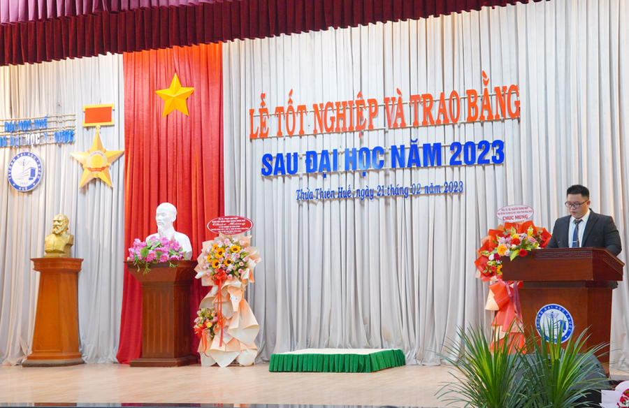 Tân bác sĩ nội trú chẩn đoán hình ảnh Lê Minh Tuấn Anh, đại diện toàn thể các học viên tốt nghiệp sau đại học phát biểu cảm ơn và tri ân quý thầy cô hướng dẫn. Tân bác sĩ nội trú chẩn đoán hình ảnh Lê Minh Tuấn Anh, đại diện toàn thể các học viên tốt nghiệp sau đại học phát biểu cảm ơn và tri ân quý thầy cô hướng dẫn.