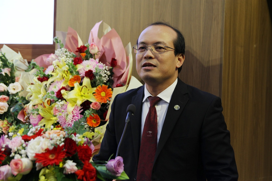 PGS.TS Nguyễn Minh Tâm nhấn mạnh, mạng lưới Y học gia đình và chăm sóc ban đầu đóng vai trò cốt lõi, được xem là "xương sống" của hệ thống y tế. PGS.TS Nguyễn Minh Tâm nhấn mạnh, mạng lưới Y học gia đình và chăm sóc ban đầu đóng vai trò cốt lõi, được xem là "xương sống" của hệ thống y tế.