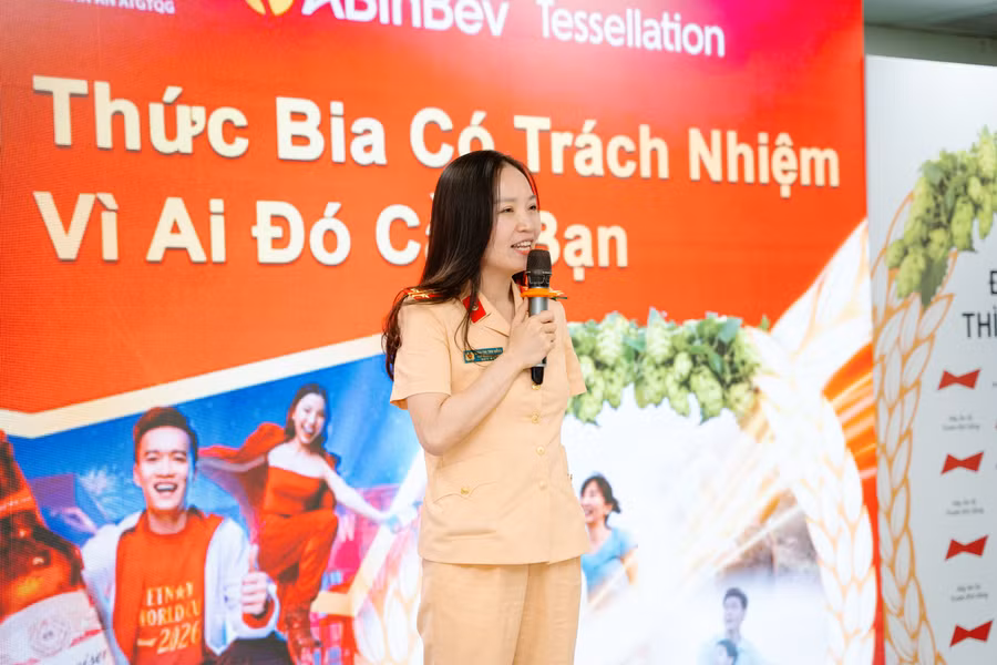 Bà Đinh Thị Thu Hằng – Phó phòng Cảnh sát giao thông chia sẻ về thông điệp thưởng thức bia có trách nhiệm vì ai đó cần bạn và cách xử lý vi phạm nồng độ cồn theo quy định pháp luật.