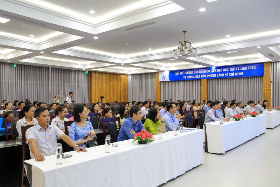 Bế mạc Hội giảng nhà giáo GDNN tỉnh Thừa Thiên - Huế năm 2023. Bế mạc Hội giảng nhà giáo GDNN tỉnh Thừa Thiên - Huế năm 2023.