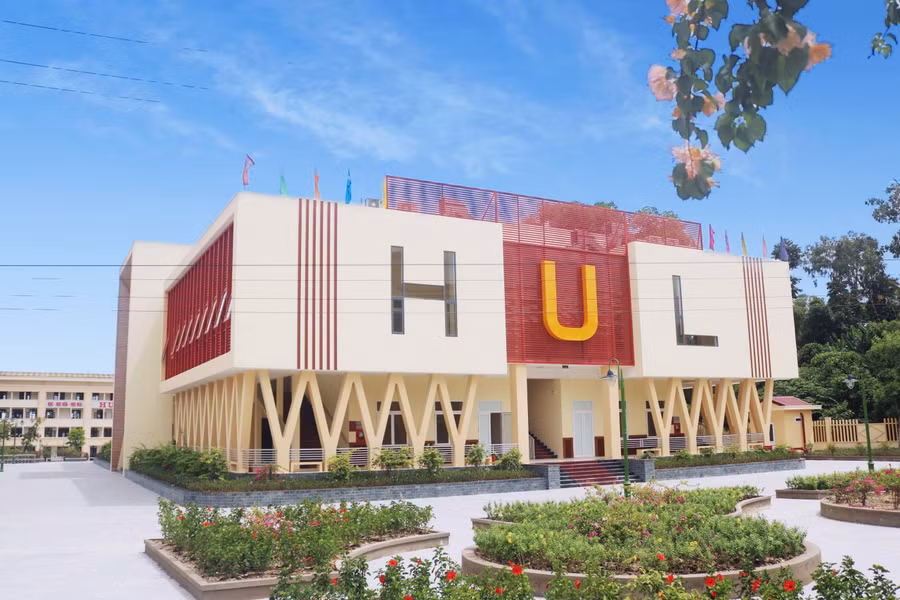 Trường Đại học Luật, Đại học Huế - địa chỉ uy tín đào tạo các cử nhân, thạc sĩ, tiến sĩ luật khu vực miền Trung & Tây Nguyên nhiều năm qua. 
