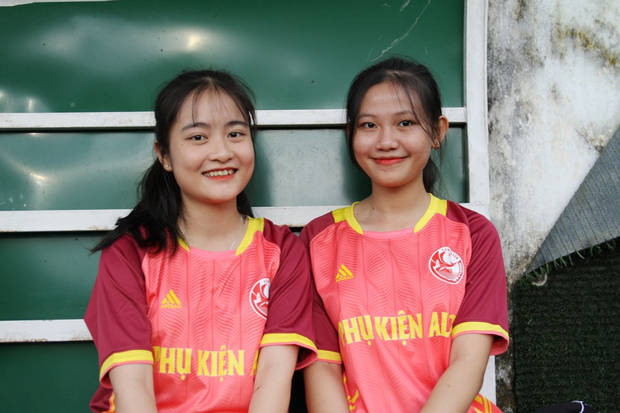 2 cổ động viên nữ xinh tươi. (Ảnh: Đại Dương) 2 cổ động viên nữ xinh tươi. (Ảnh: Đại Dương)