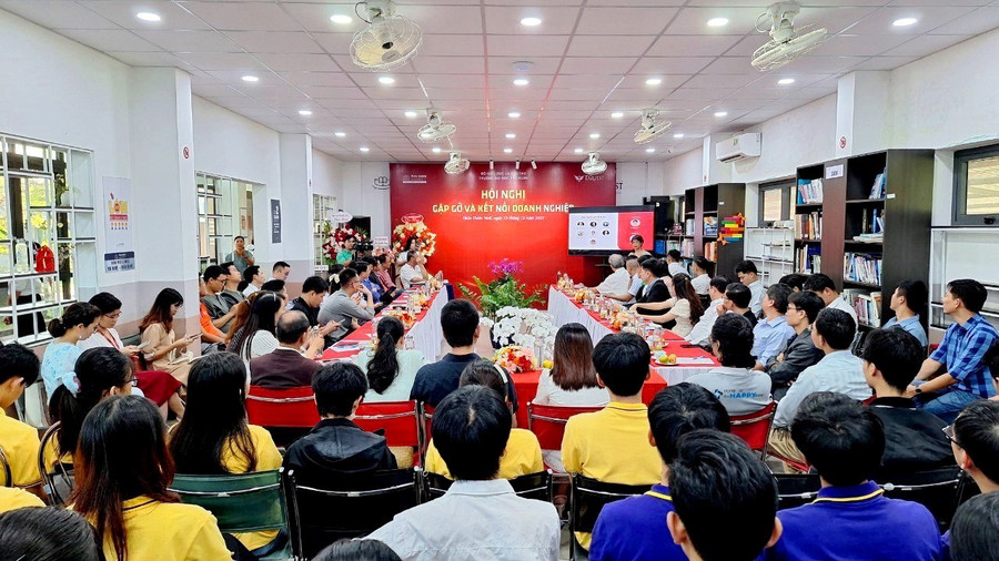 Hội nghị “Gặp gỡ và kết nối doanh nghiệp” tại Trường Đại học Phú Xuân.