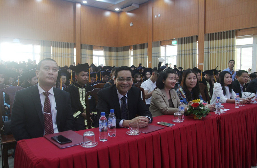 Ban Giám hiệu nhà trường và các thầy cô giáo hướng dẫn.