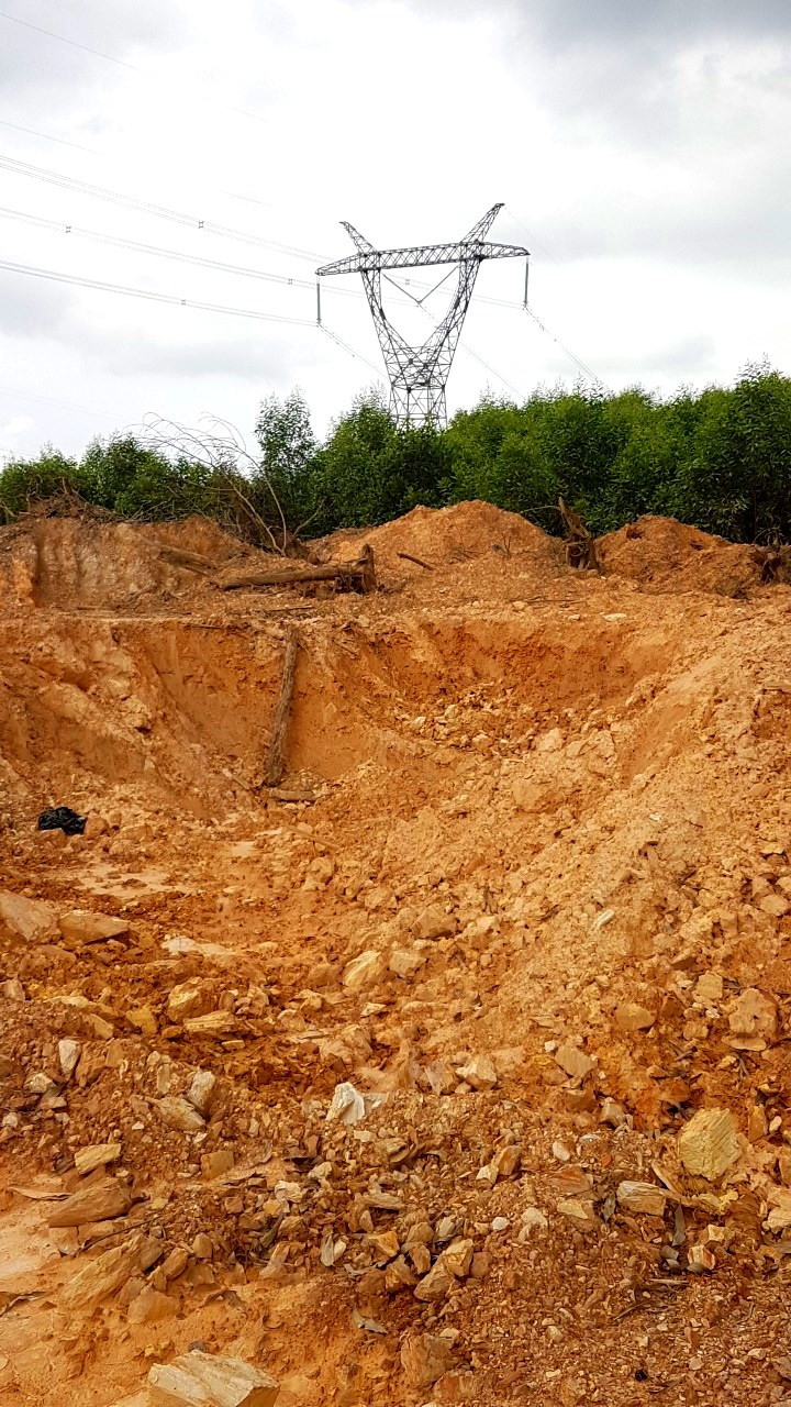 Việc lấy đất diễn ra thời gian dài nhưng chính quyền địa phương dường như không hề hay biết ?! (Ảnh: Đại Dương). Việc lấy đất diễn ra thời gian dài nhưng chính quyền địa phương dường như không hề hay biết ?! (Ảnh: Đại Dương).