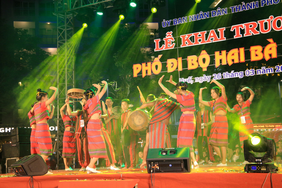 Trang phục đặc trưng của người đồng bào dân tộc Tà Ôi (huyện A Lướ, tỉnh Thừa Thiên - Huế).