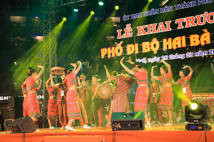 Trang phục đặc trưng của người đồng bào dân tộc Tà Ôi (huyện A Lướ, tỉnh Thừa Thiên - Huế).