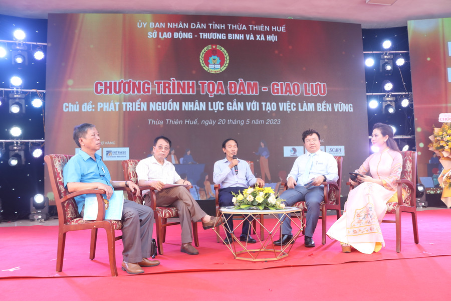 Giao lưu, tọa đàm về phát triển nguồn nhân lực gắn với tạo việc làm bền vững. (Ảnh: T.V). Giao lưu, tọa đàm về phát triển nguồn nhân lực gắn với tạo việc làm bền vững. (Ảnh: T.V).