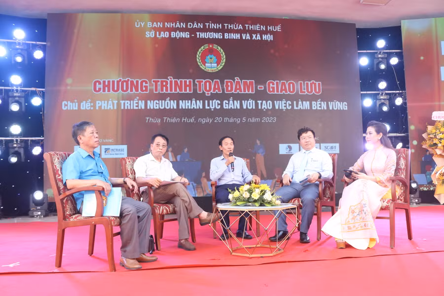 Giao lưu, tọa đàm về phát triển nguồn nhân lực gắn với tạo việc làm bền vững. (Ảnh: T.V).