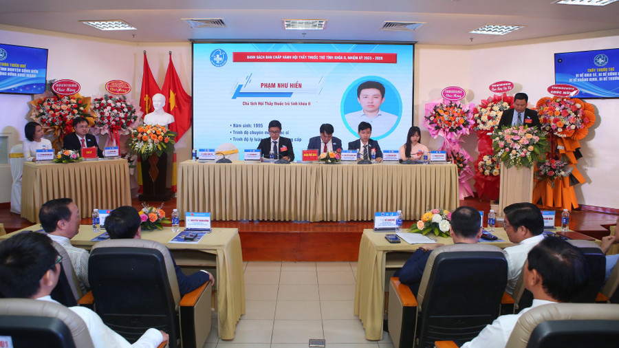 Đại hội đã bàn và thống nhất tiếp tục xây dựng Hội vững mạnh, cống hiến tài năng và y đức cho sự nghiệp bảo vệ sức khỏe nhân dân.