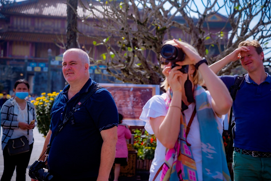 Khách quốc tế lưu lại những tấm hình đẹp. Khách quốc tế lưu lại những tấm hình đẹp.