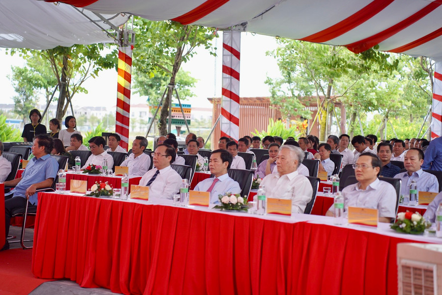 Các đại biểu tham dự lễ khởi công dự án. (Ảnh: Đình Hoàng) Các đại biểu tham dự lễ khởi công dự án. (Ảnh: Đình Hoàng)