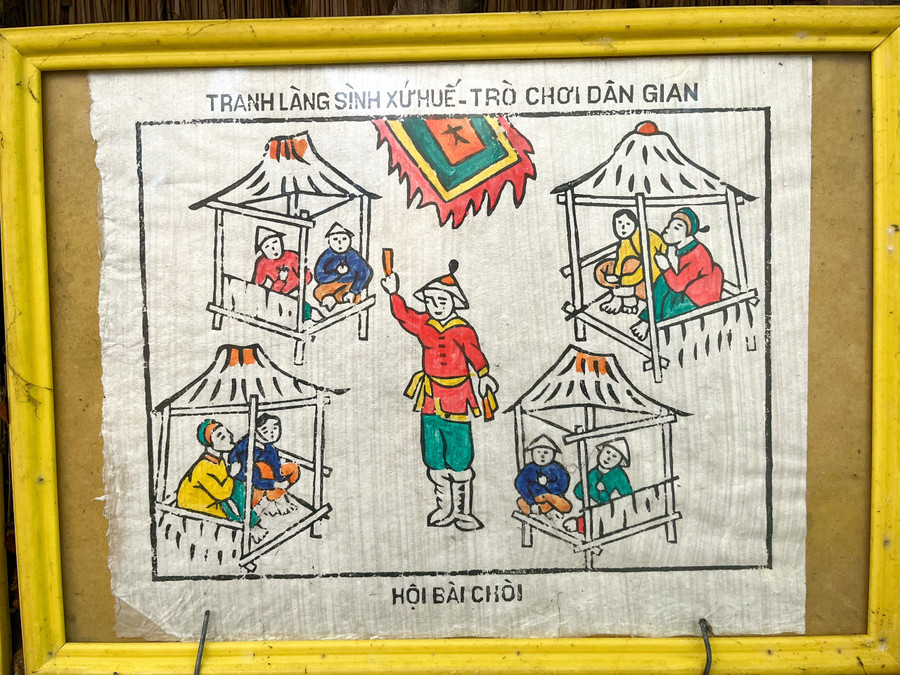 Tranh trang trí tái hiện lại các lễ hội dân gian như lễ hội đấu vật, hội bài chòi,…