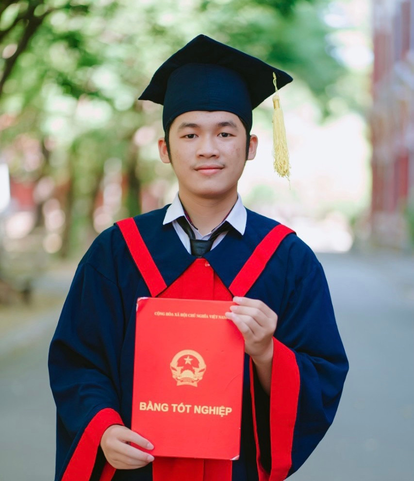 Ba chính là động lực cho Tài Lộc có niềm đam mê với môn Vật lý. Ba chính là động lực cho Tài Lộc có niềm đam mê với môn Vật lý.