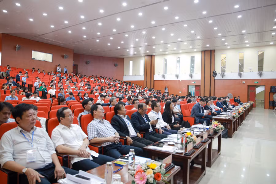 Các đại biểu, khách mời tham gia chương trình Hội thảo.