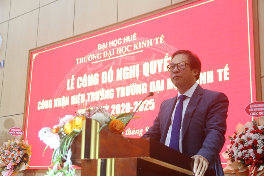 PGS.TS Lê Anh Phương, Giám đốc Đại học Huế phát biểu chỉ đạo tại buổi lễ. (Ảnh: Đại Dương) PGS.TS Lê Anh Phương, Giám đốc Đại học Huế phát biểu chỉ đạo tại buổi lễ. (Ảnh: Đại Dương)