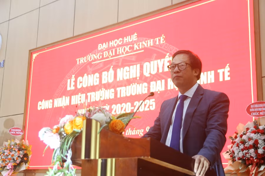 PGS.TS Lê Anh Phương, Giám đốc Đại học Huế phát biểu chỉ đạo tại buổi lễ. (Ảnh: Đại Dương)