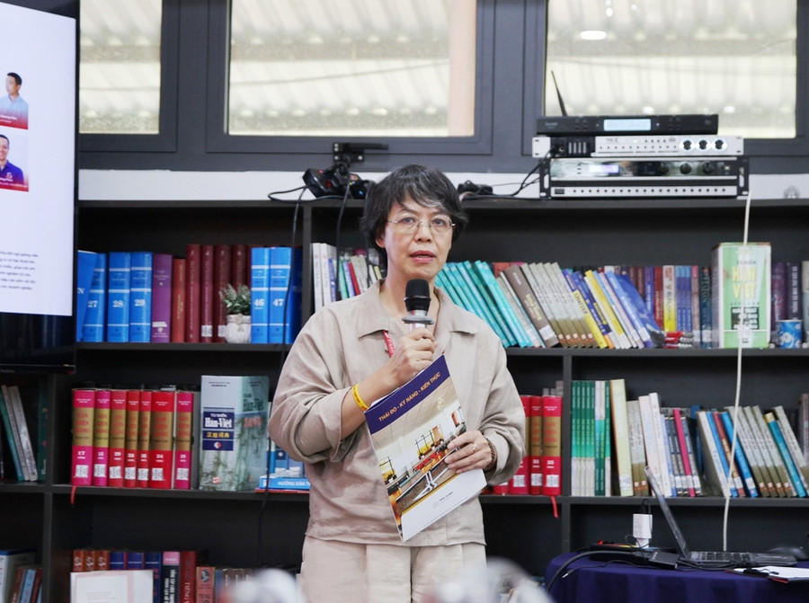 TS Ngô Hoàng Oanh, Hiệu trưởng Trường Đại học Phú Xuân phát biểu tại hội nghị.