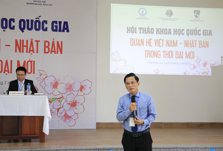 PGS.TS Hoàng Văn Hiển, nguyên Hiệu trưởng Trường ĐH Khoa học Huế đưa ra một số câu hỏi tham luận tại Hội thảo như: Để thúc đẩy chính trị, an ninh của Việt Nam - Nhật Bản trong thời gian tới thì hai nước cần chung tay giải quyết những vấn đề gì? Nhật Bản có vai trò gì trong việc phát triển kinh tế, khoa học công nghệ ở Việt Nam trong thời kỳ đổi mới kinh tế đến nay?