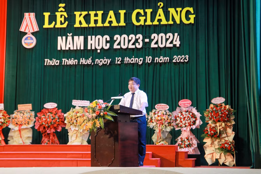 PGS.TS Võ Thanh Tùng – Hiệu trưởng Trường ĐH Khoa học, ĐH Huế phát biểu tại buổi lễ.
