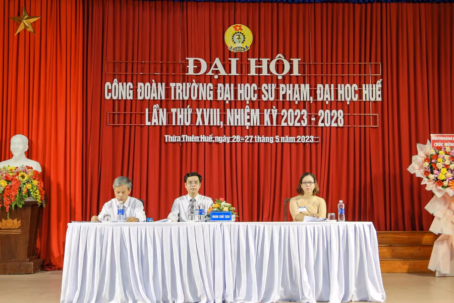 Công đoàn Trường ĐH Sư phạm phấn đấu đạt nhiều chỉ tiêu trong nhiệm kỳ mới 2023 - 2028. Công đoàn Trường ĐH Sư phạm phấn đấu đạt nhiều chỉ tiêu trong nhiệm kỳ mới 2023 - 2028.