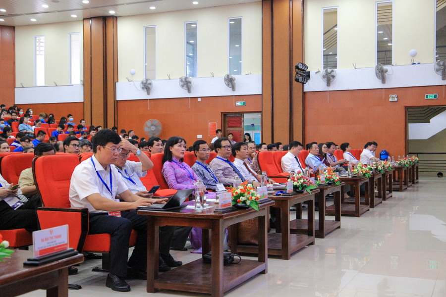 Chương trình quy tụ khoảng 200 đại biểu, chuyên gia, nhà khoa học, nhà quản lý, nhà hoạch định chính sách, đại diện doanh nghiệp,… tham gia. Chương trình quy tụ khoảng 200 đại biểu, chuyên gia, nhà khoa học, nhà quản lý, nhà hoạch định chính sách, đại diện doanh nghiệp,… tham gia.