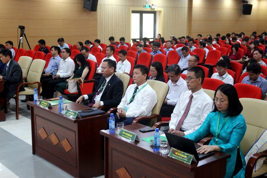 Các đại biểu tham dự phiên khai mạc.