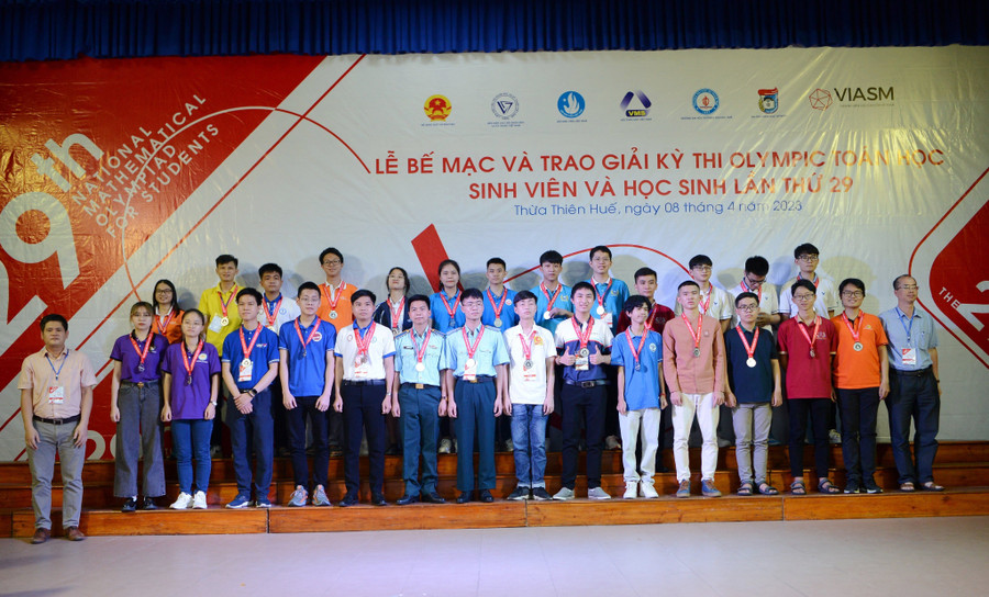 Olympic Toán học sinh viên và học sinh lần 29 đã thành công tốt đẹp về cả chuyên môn lẫn công tác tổ chức.