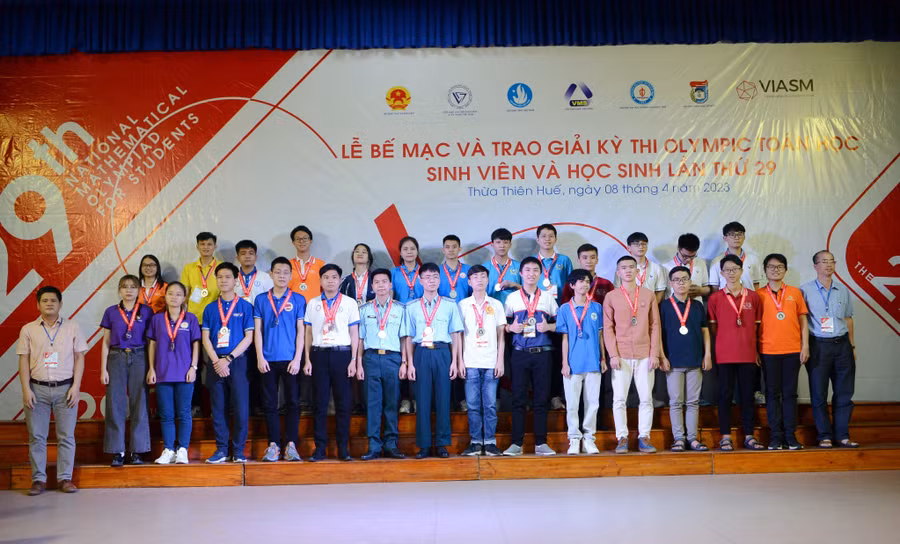 Olympic Toán học sinh viên và học sinh lần 29 đã thành công tốt đẹp về cả chuyên môn lẫn công tác tổ chức.