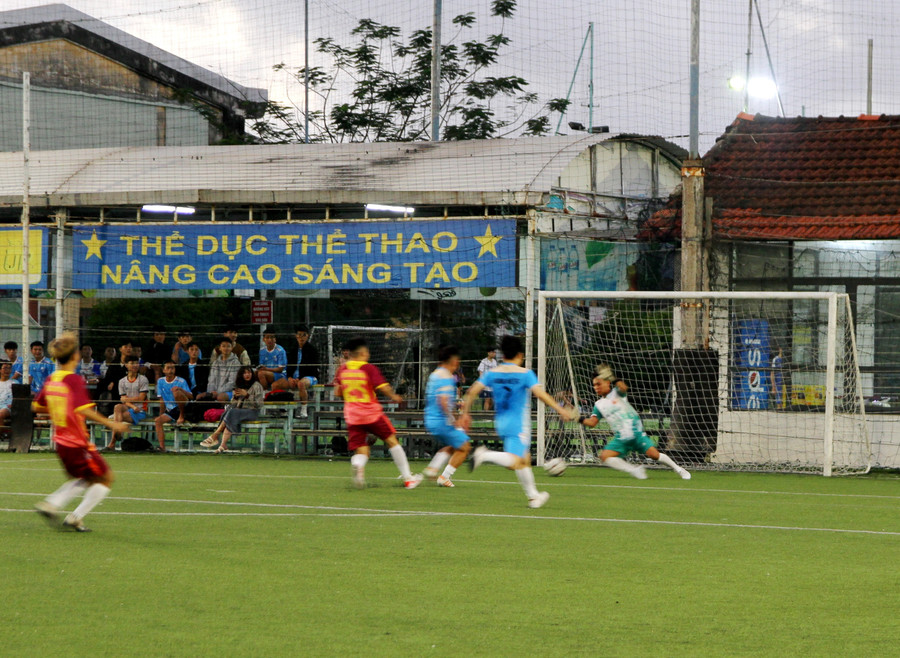 Và ghi bàn. Kết quả Hương Khê thắng Cẩm Xuyên với tỷ số 3-1. Và ghi bàn. Kết quả Hương Khê thắng Cẩm Xuyên với tỷ số 3-1.