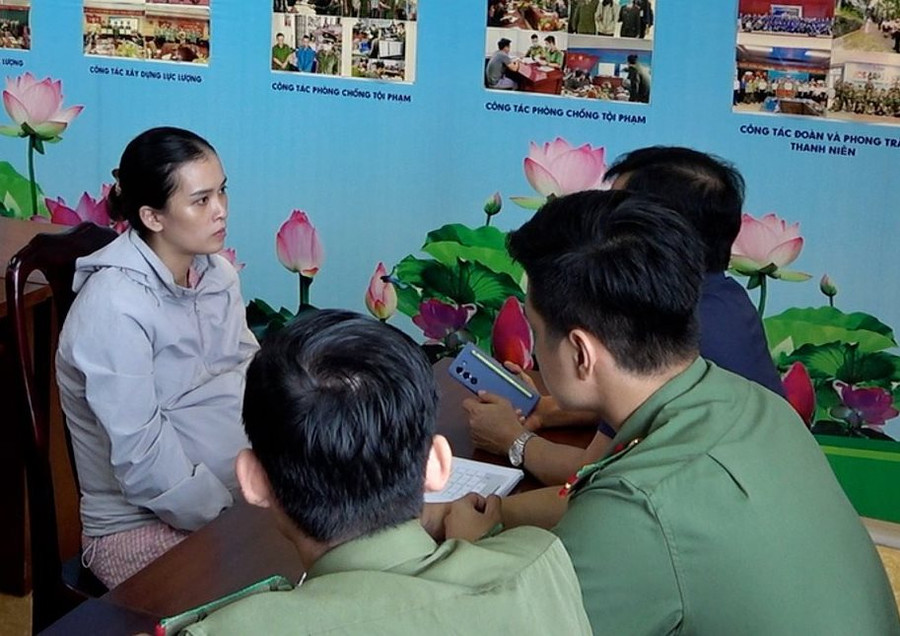 Công an tỉnh Thừa Thiên - Huế lấy lời khai làm rõ hành vi lừa đảo của Phan Huỳnh Quỳnh Như. (Ảnh: CACC).