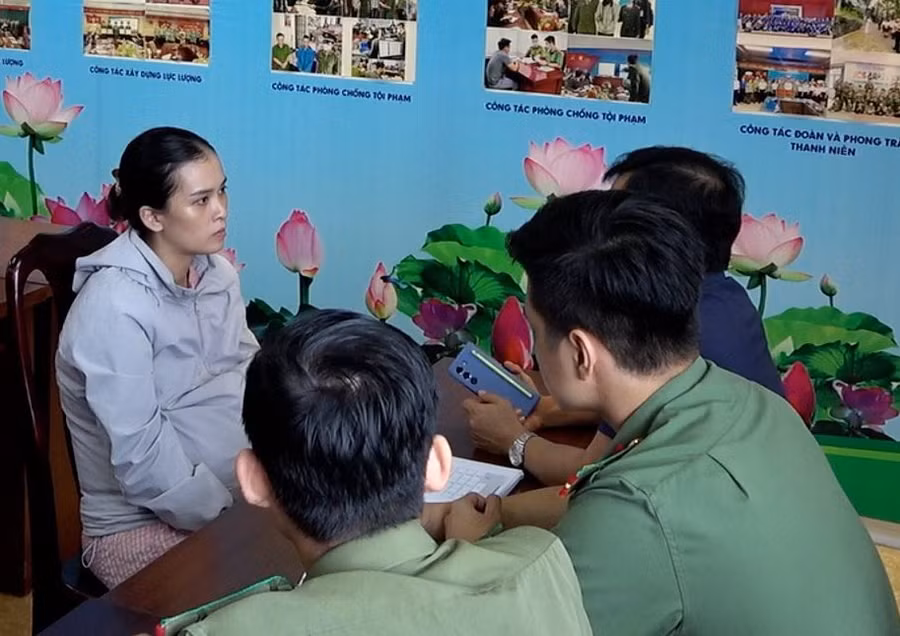 Công an tỉnh Thừa Thiên - Huế lấy lời khai làm rõ hành vi lừa đảo của Phan Huỳnh Quỳnh Như. (Ảnh: CACC).