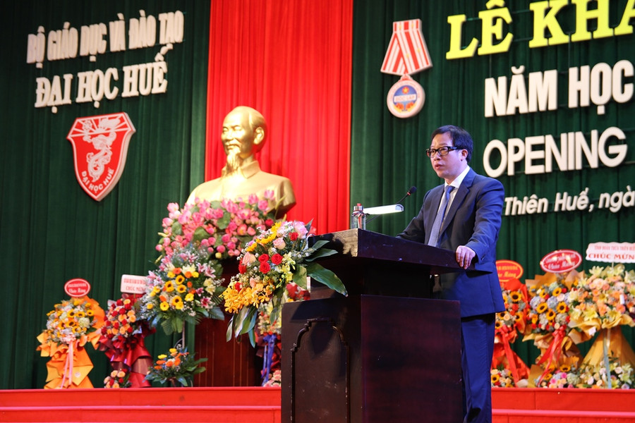PGS.TS Lê Anh Phương, Giám đốc ĐH Huế nhắn nhủ đến các tân sinh viên trong bài phát biểu cảm xúc.