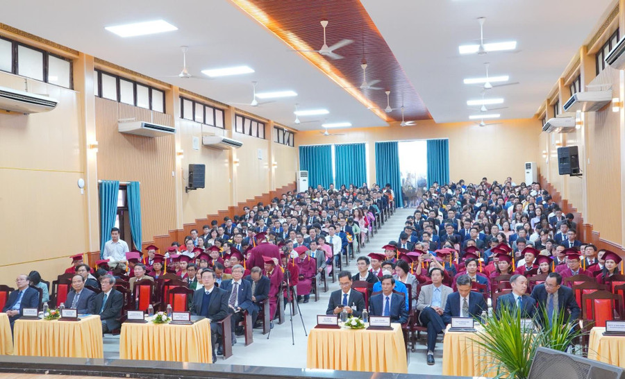 Lễ tốt nghiệp và trao bằng Tiến sĩ Y học năm 2023. Lễ tốt nghiệp và trao bằng Tiến sĩ Y học năm 2023.