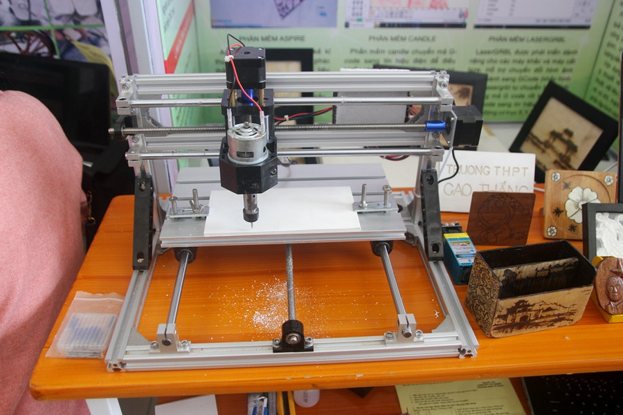 Đề tài nghiên cứu máy phay, cắt Laser CNC mini để gia công sản phẩm 3D, dùng trong đời sống và học tập.