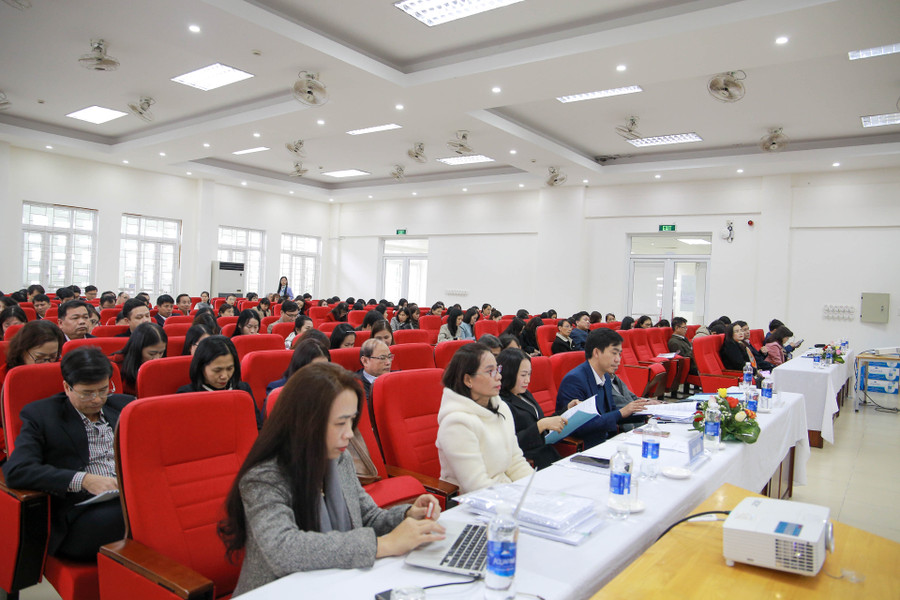 Các đại biểu, khách mời hoạt động trong lĩnh vực giáo dục tham dự hội nghị. Các đại biểu, khách mời hoạt động trong lĩnh vực giáo dục tham dự hội nghị.