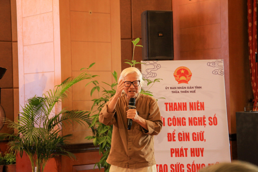Đại diện các cơ quan và khách mời trao đổi, giải đáp thắc mắc các câu hỏi được đưa ra của các đoàn viên, thanh niên. Đại diện các cơ quan và khách mời trao đổi, giải đáp thắc mắc các câu hỏi được đưa ra của các đoàn viên, thanh niên.